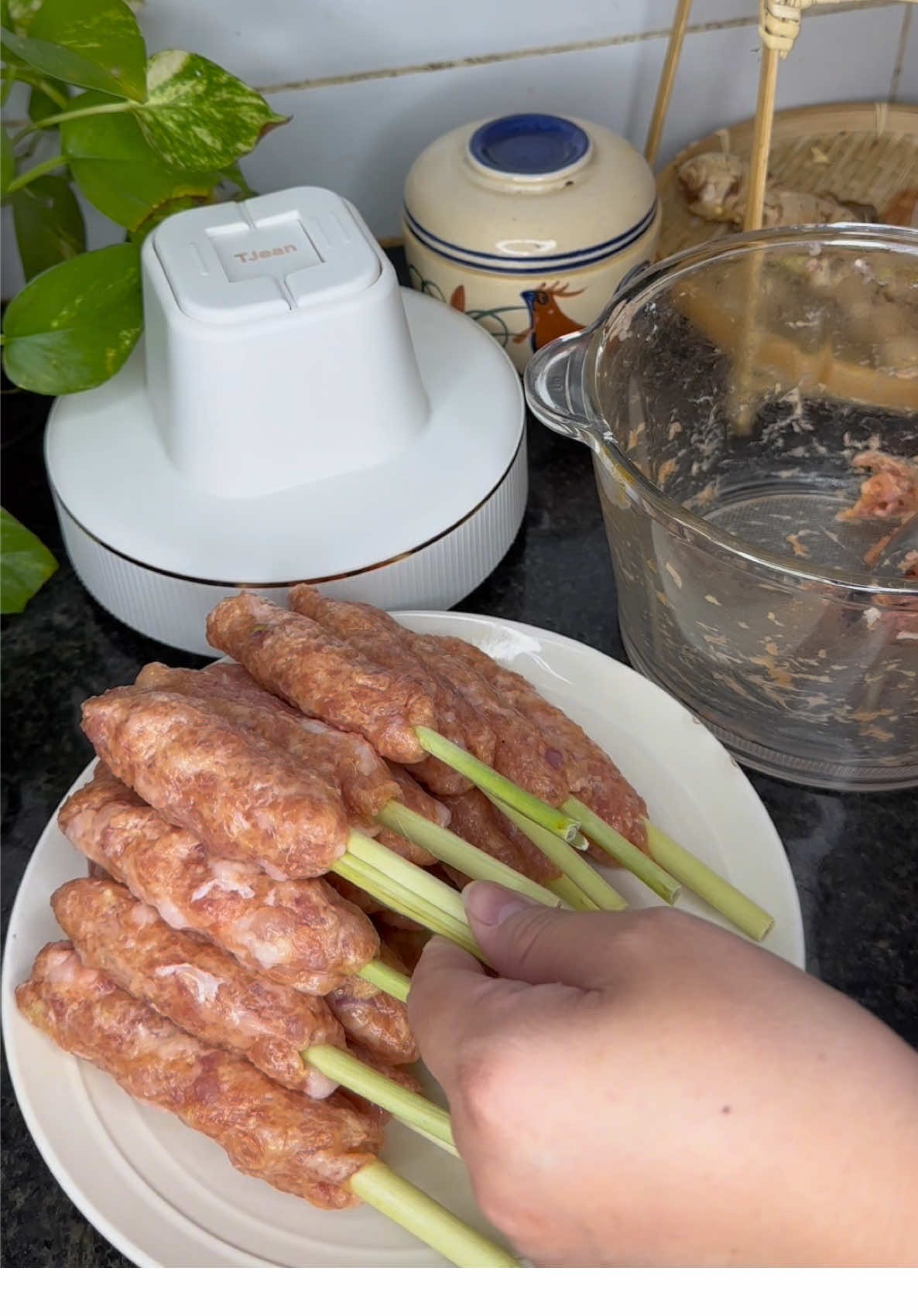 vào bếp làm món nem nướng bằng máy xay thịt đa năng Tjean với út nha #nauancungut #tjeanvietnam #tjean #tjeanbbqmachine #mayxaydanang #mayxaythit 