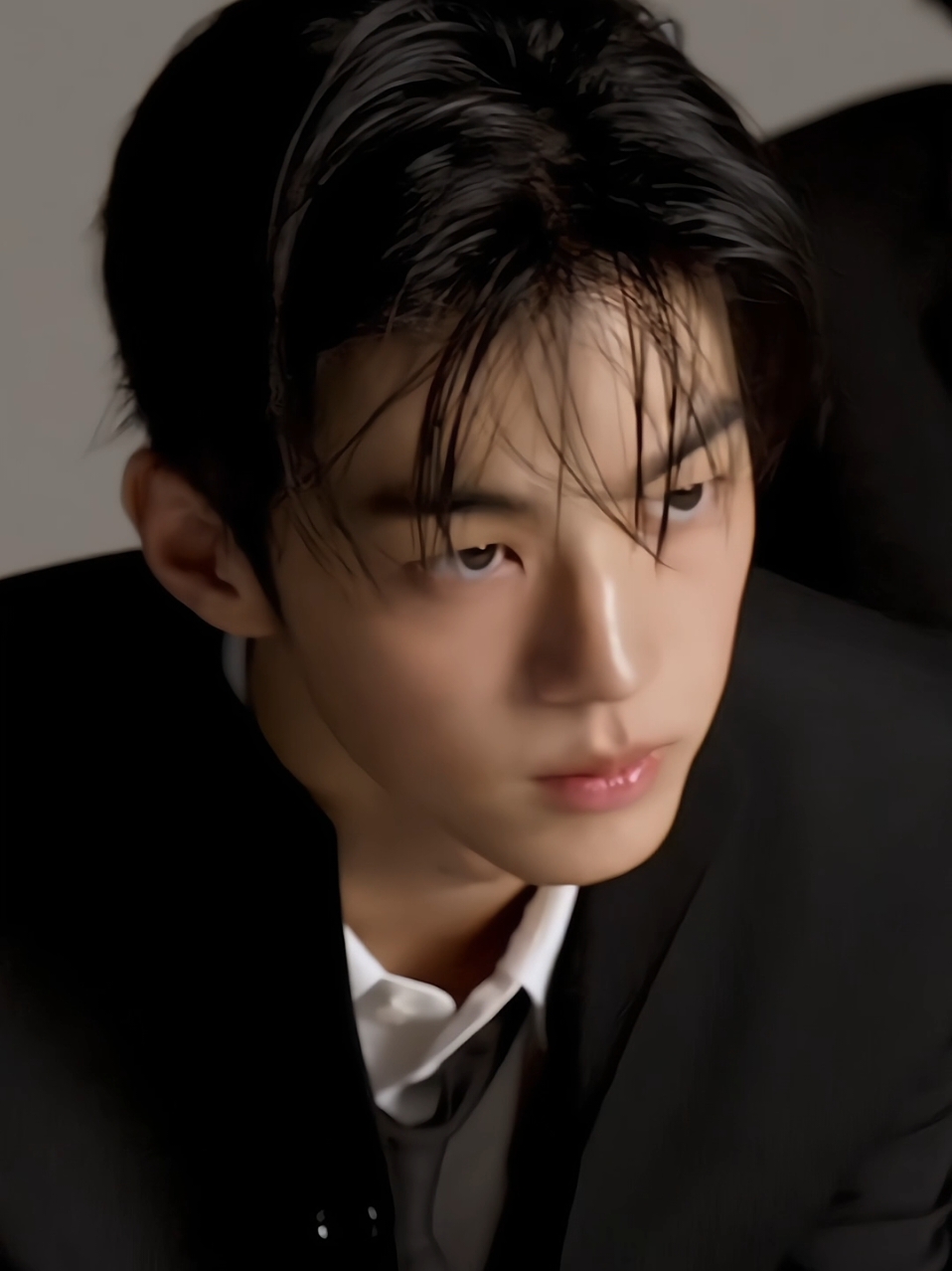 damn he's visual is crazy🧎‍♀️🙇‍♀️ #dohoon #kimdohoon #TWS #sai #42 #pledis #fyp 