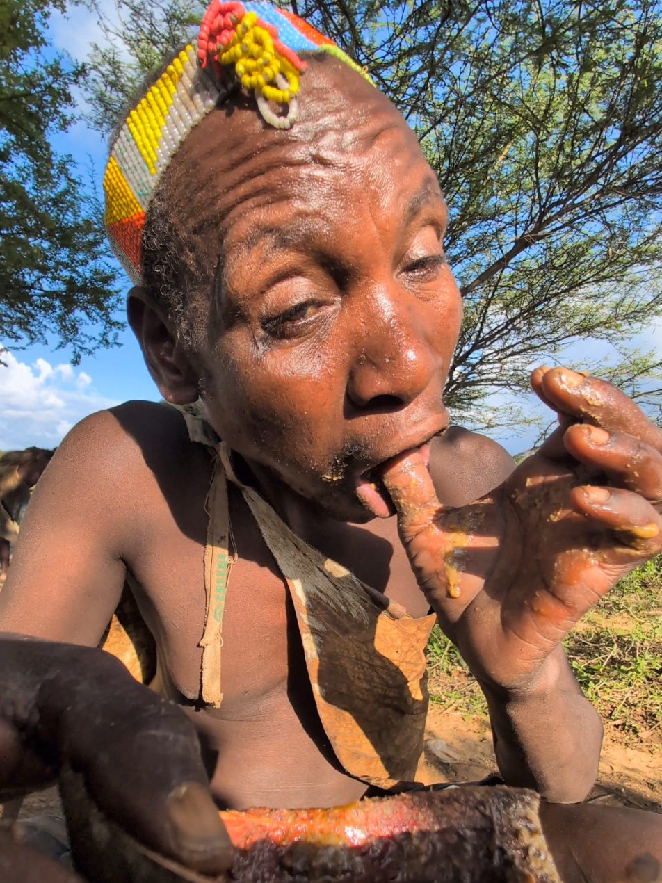 Wow,,😲 Incredible lunch 🤩🤤 Hadzabe Oldman Enjoy their food, So delicious today#traditional #Culture#Africa 