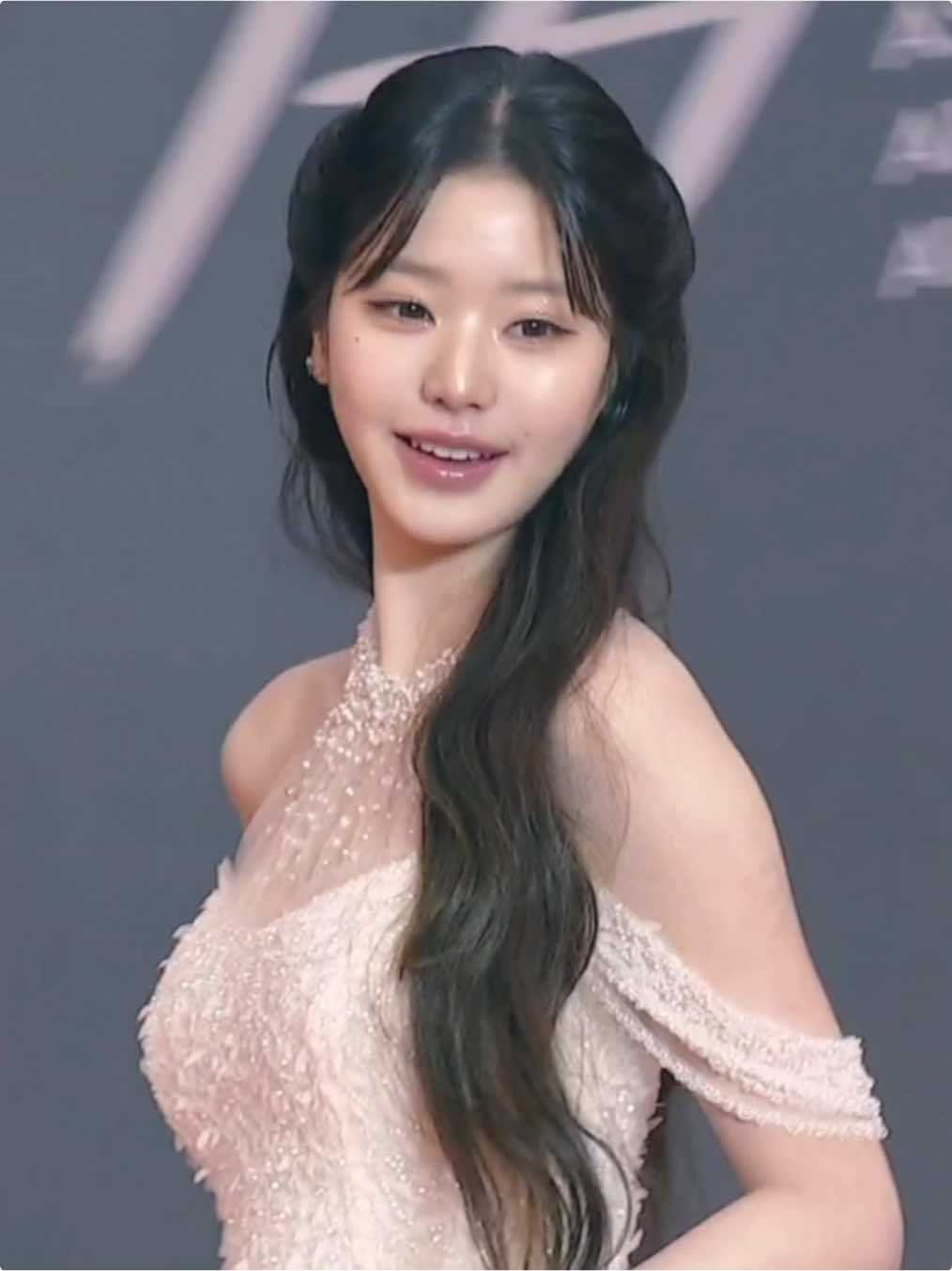 Princess MC Wonyoung at AAA 2024 Red Carpet น้องวอนยองสวยมากกกก🪽🤍 #Wonyoung #JangWonyoung #IVE #아이브 #장원영 #MCWonyoungwithAAA #AAA2024 #AAA2024INBKK 