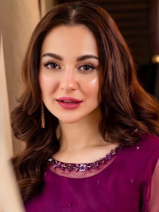 Which is your farvourite actress ? @hania amir # hania amir0183