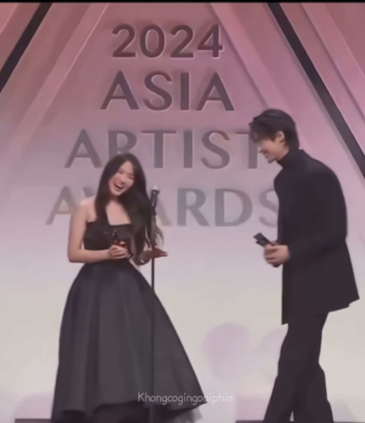 So funny 🤣 #woohyecouple #byeonwooseok #kimhyeyoon #otp #couple #lovelyrunner #viral #fyp #khongcogingoaiphim #asiaartistawards2024 