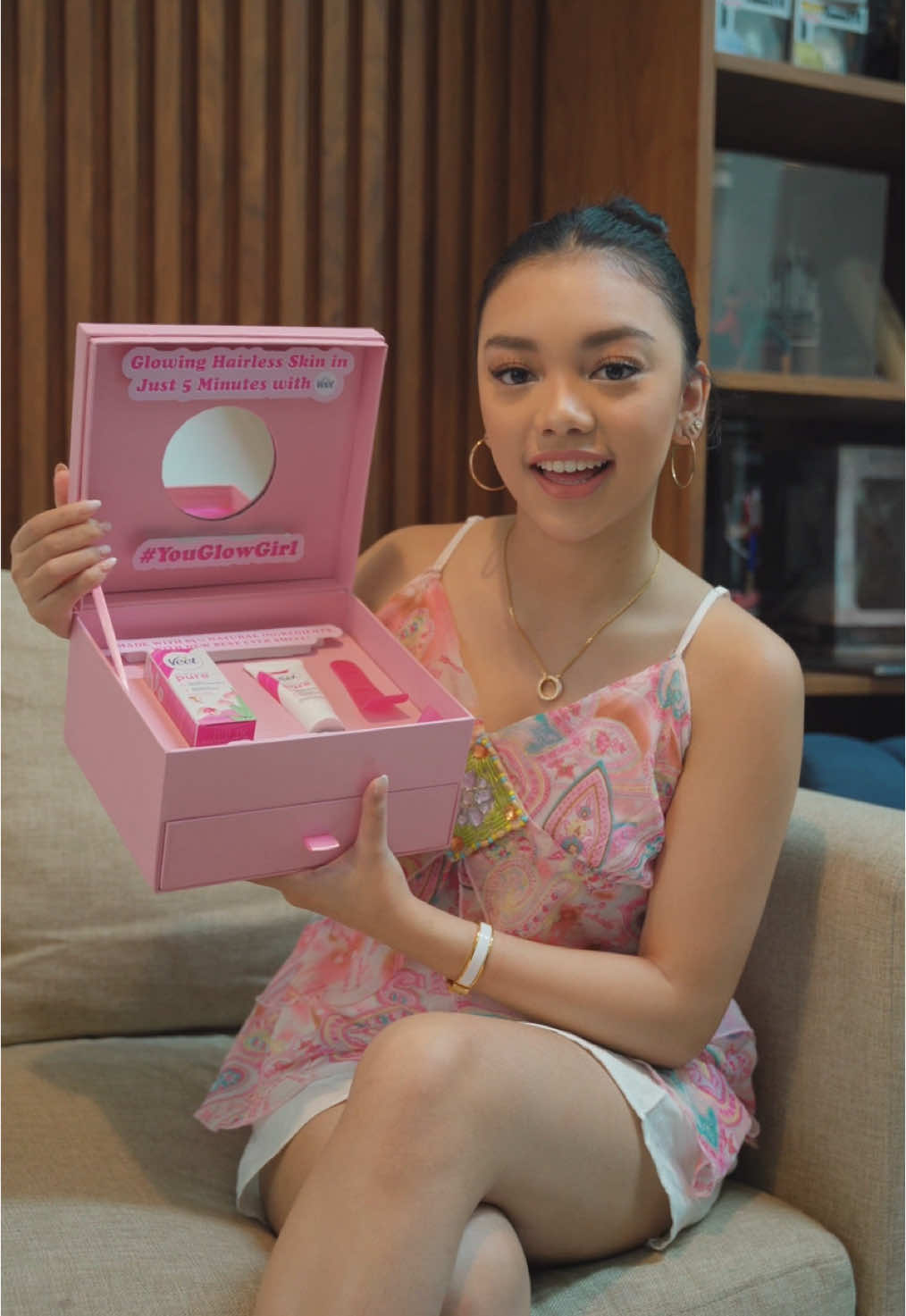 Ready to glow in just 5 minutes with Naura Ayu? Something BIG is on its way between Veet & @naura ayu! Ada yang bisa tebak, Girls? #VeetIndonesia #YouGlowGirl