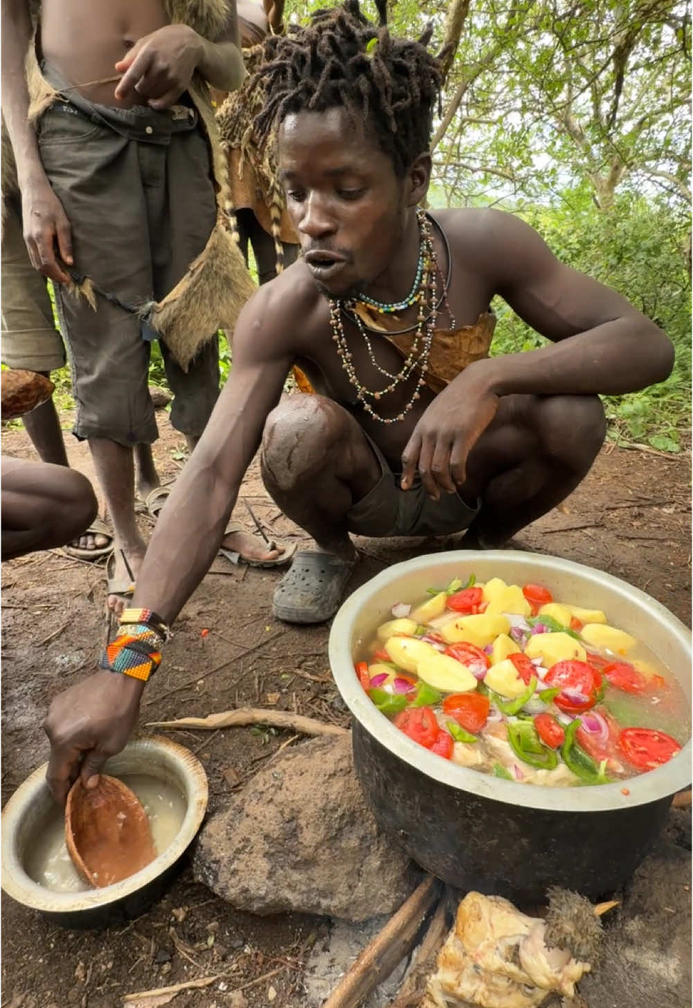 This is So delicious 😋😮 This is how bushmen prepares their traditional food in Jungle #hadzabetribe #africastories #villagelife #usa🇺🇸 #FoodLover 