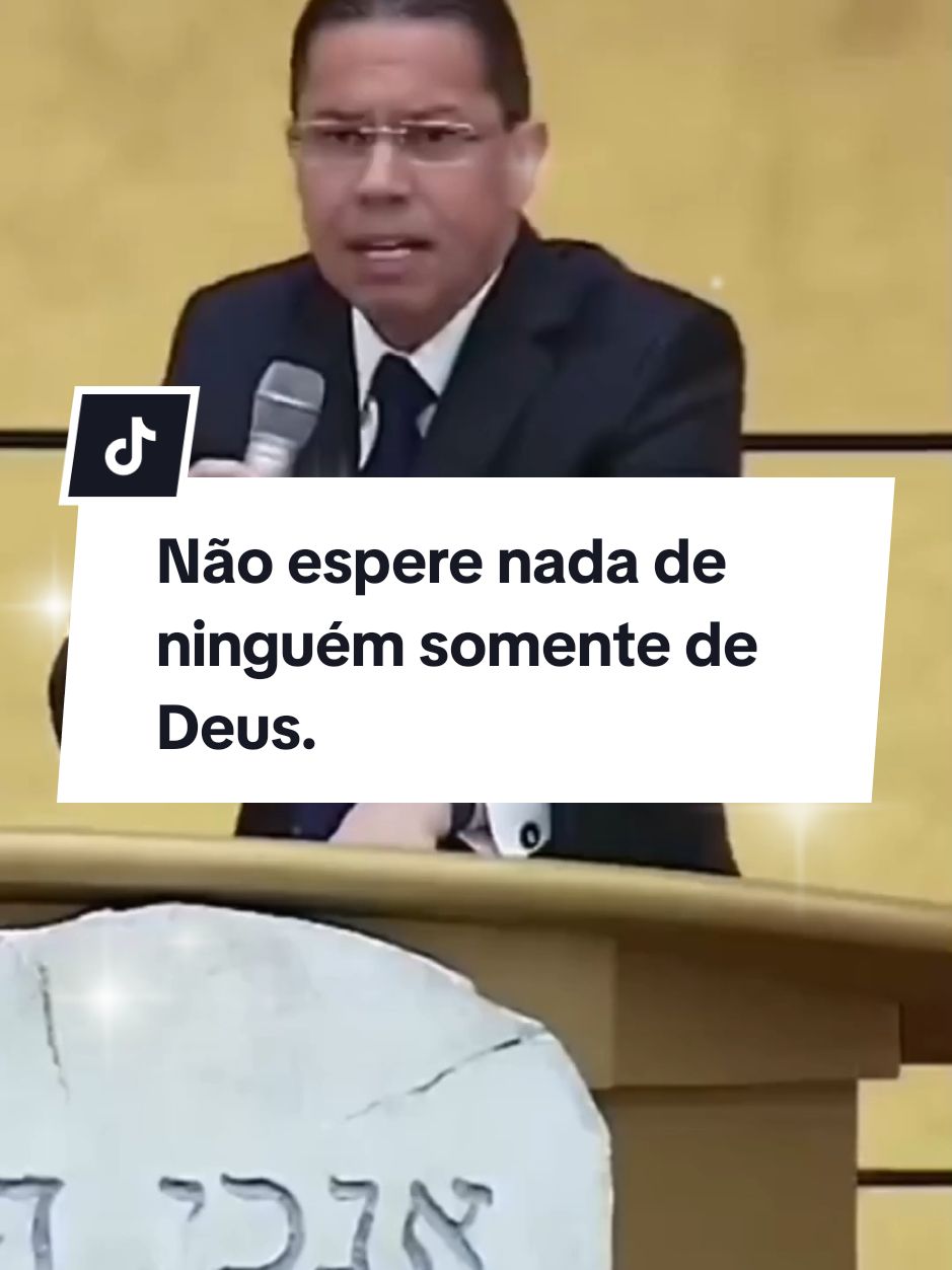 #fé #motivação #Deus  Não fique preocupado com quem te amaldiçoa, com quem fala mal de você, não existe maldição sem causa✔️