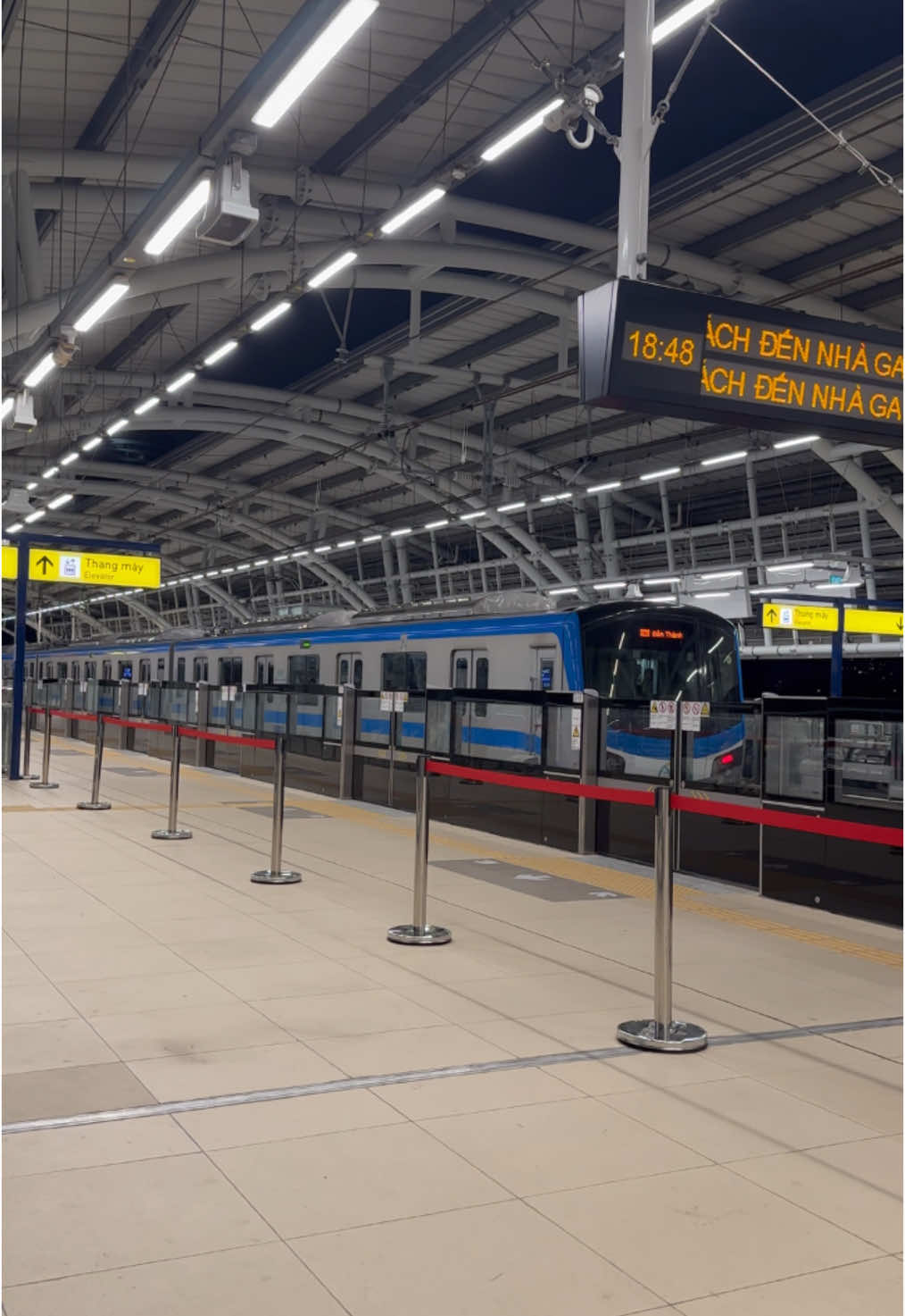 Đi tàu nhanh metro số 1 Bến Thành Suối Tiên #metroso1 #taudienmetro #metrobenthanhsuoitien 