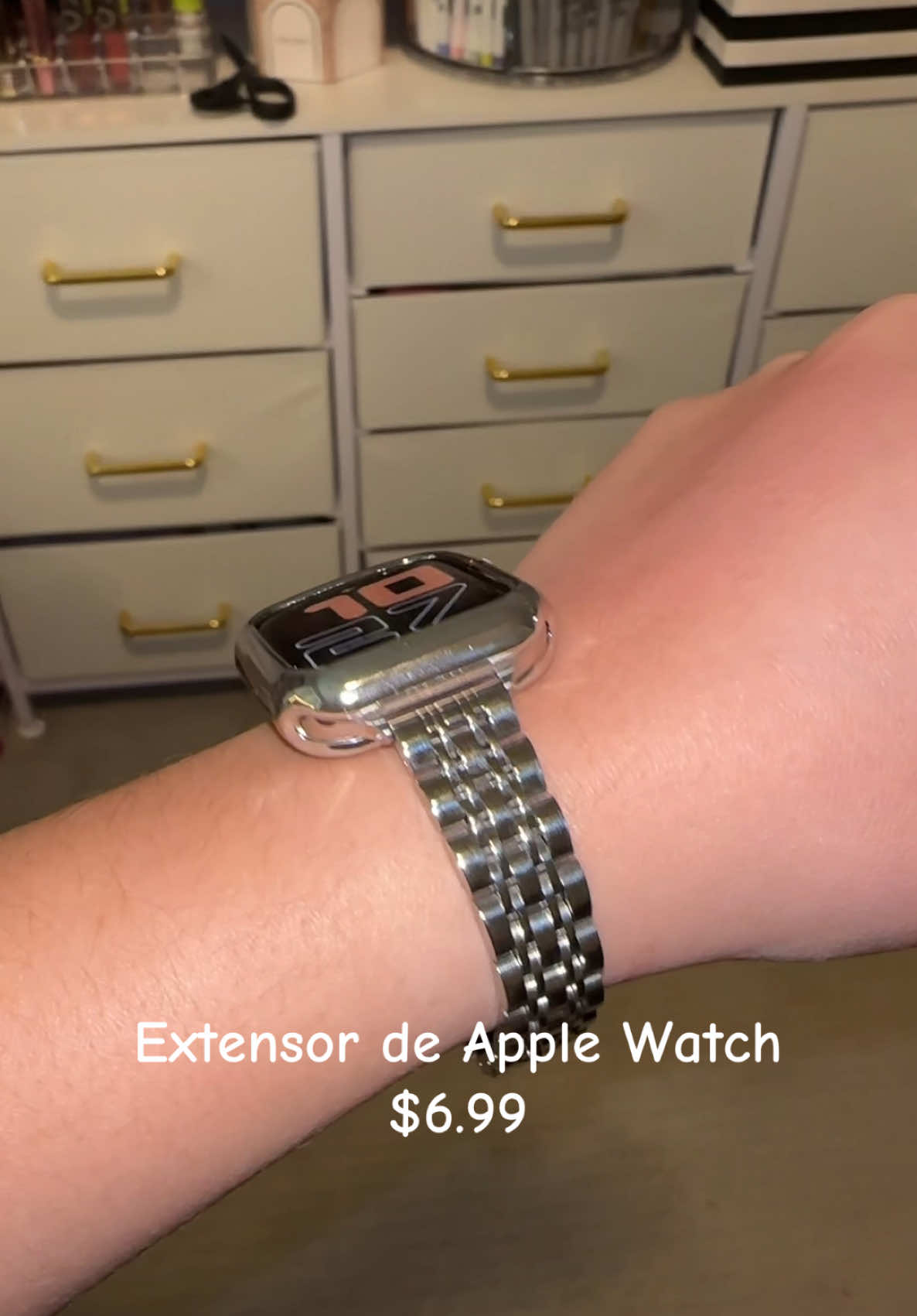 Así ya con esto se ven mejores los outfits también🥰🥰🤭 #applewatchhacks #applewatchbands #extensores #relojes #applewatch #silverwatches 