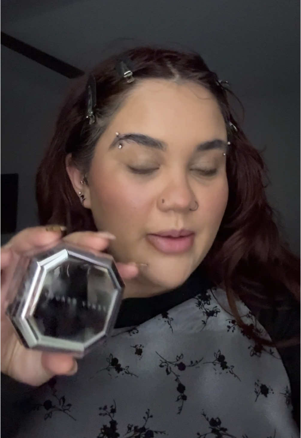 it’s slowly turning into a @Fenty Beauty routine #creatorsearchinsights #fentybeauty #makeup #settingpowder #makeuplover #latinacontentcreator 