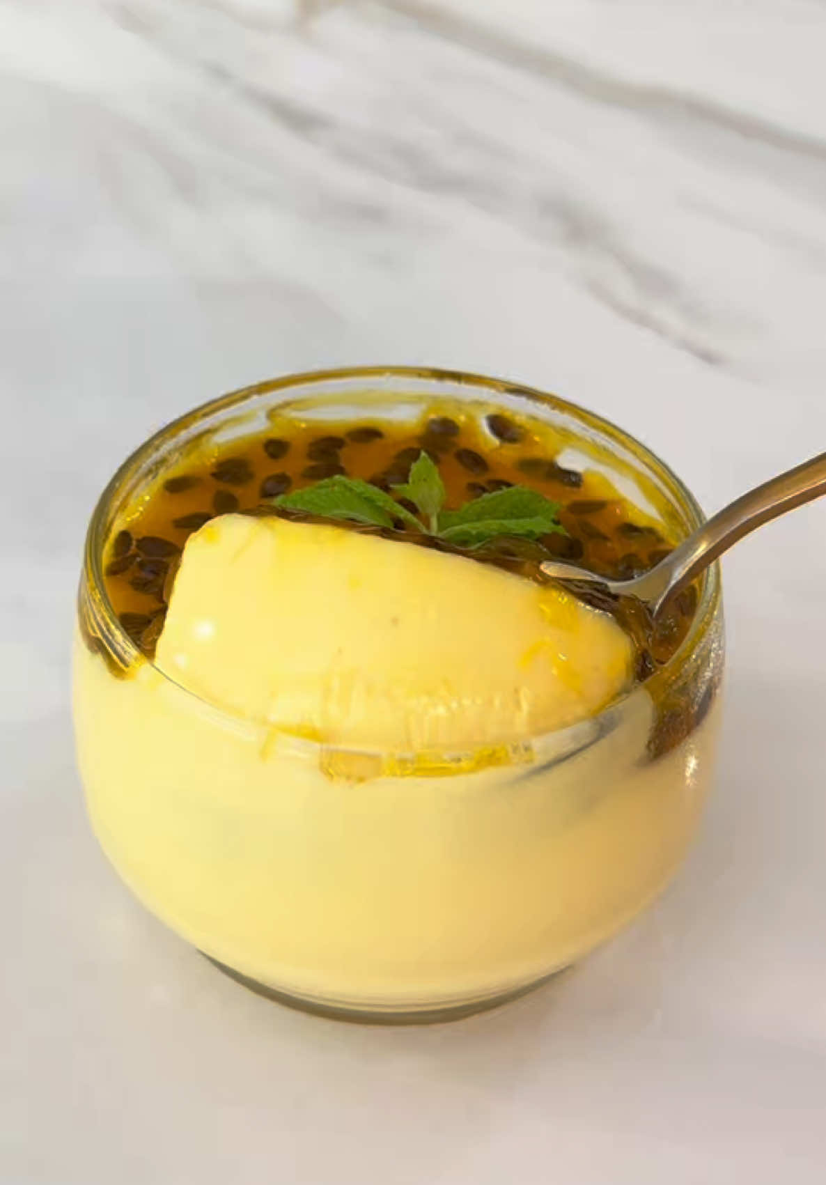 A mousse de maracujá mais perfeita desse mundo!