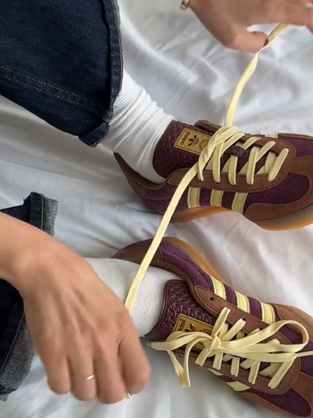 Adidas Gazelle Indoor Maroon Almost Yellow 💛 🎥 @17v28v #adidas #gazelleindoor #gazellemaroonalmostyellow #adidasgazelle 