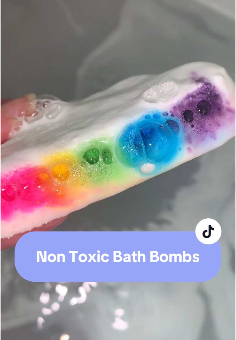 Finally I found a bath bomb I feel good letting my son use! 🌈🙌 #bathbomb #organic #nontoxic #nontoxicliving #coconutoil #essentialoils 