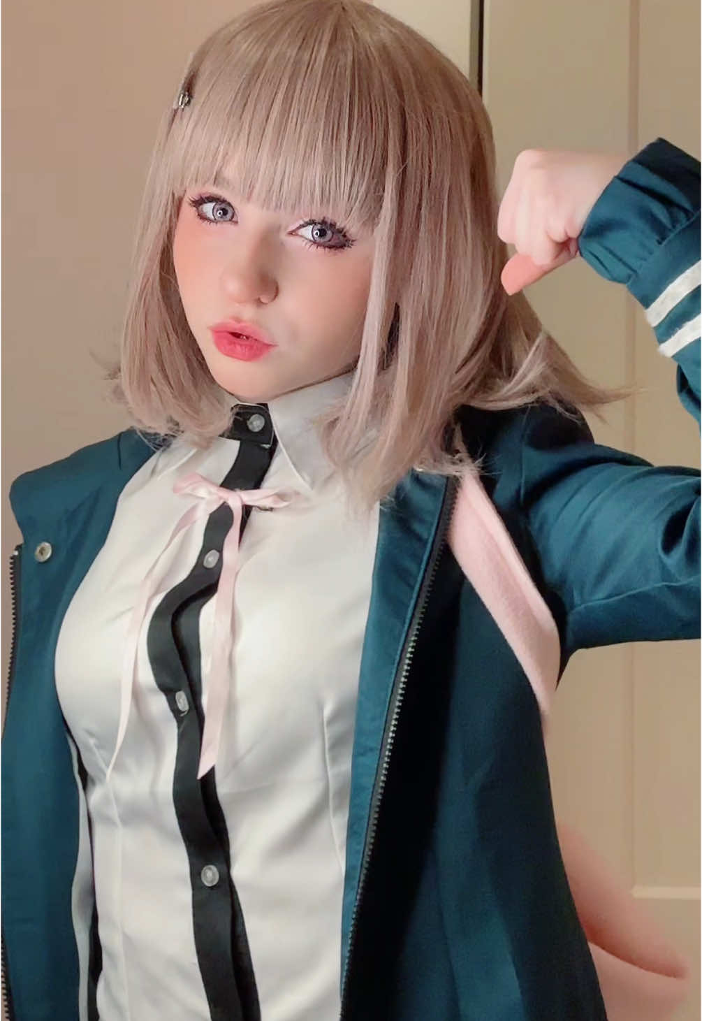 Chiaki carried danganronpa 2 #chiakinanami #chiakinanamicosplay #danganronpav2 #danganronpav2cosplay 