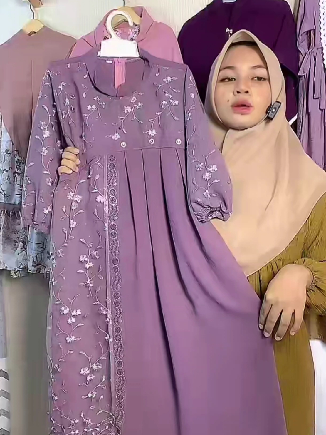 Shakila Kids New Nazwa Gamis Anak Perempuan Usia 4-12 tahun Bisa Couple Ibu Dan Anak Variasi Brukat Mutiara Cantik #gamisanakperempuan #gamisanakmurah #nazwagamis #gamiscoupleibuanak #fyp 