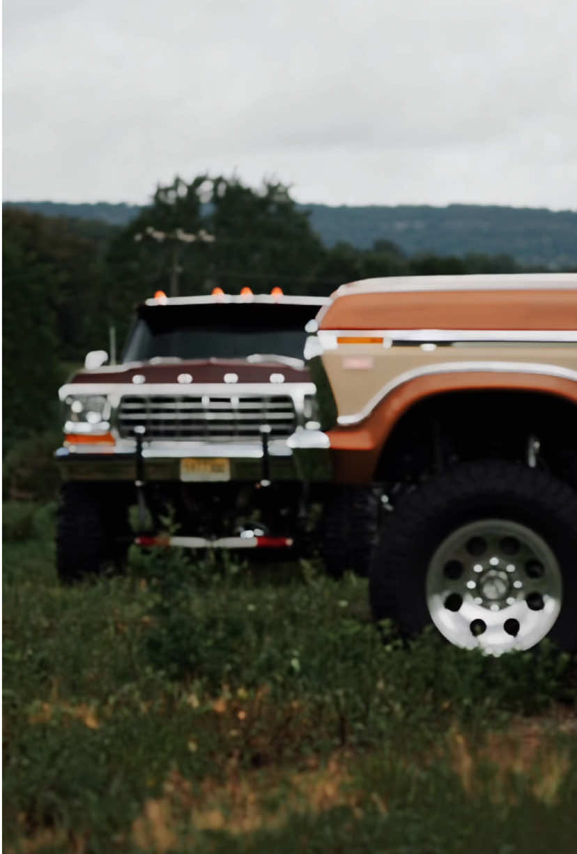 Just a couple of dentsides in the old collection.  🎥: @Kassie  #1979 #ford #460bigblock #460 #showtruck #liftedtrucks #crewcab #brown #oldfordcrewcabs #twotone #classic #trim #oldford #oldfordtruck #classictrucks #offroading #4wd #4x4offroad #restoration #trucking #classiccars #trucks #truckdriver #vintage #offroad #lmctrucklife #4upage #foryoupage #vintagetrucks #lifted #4x4trucks