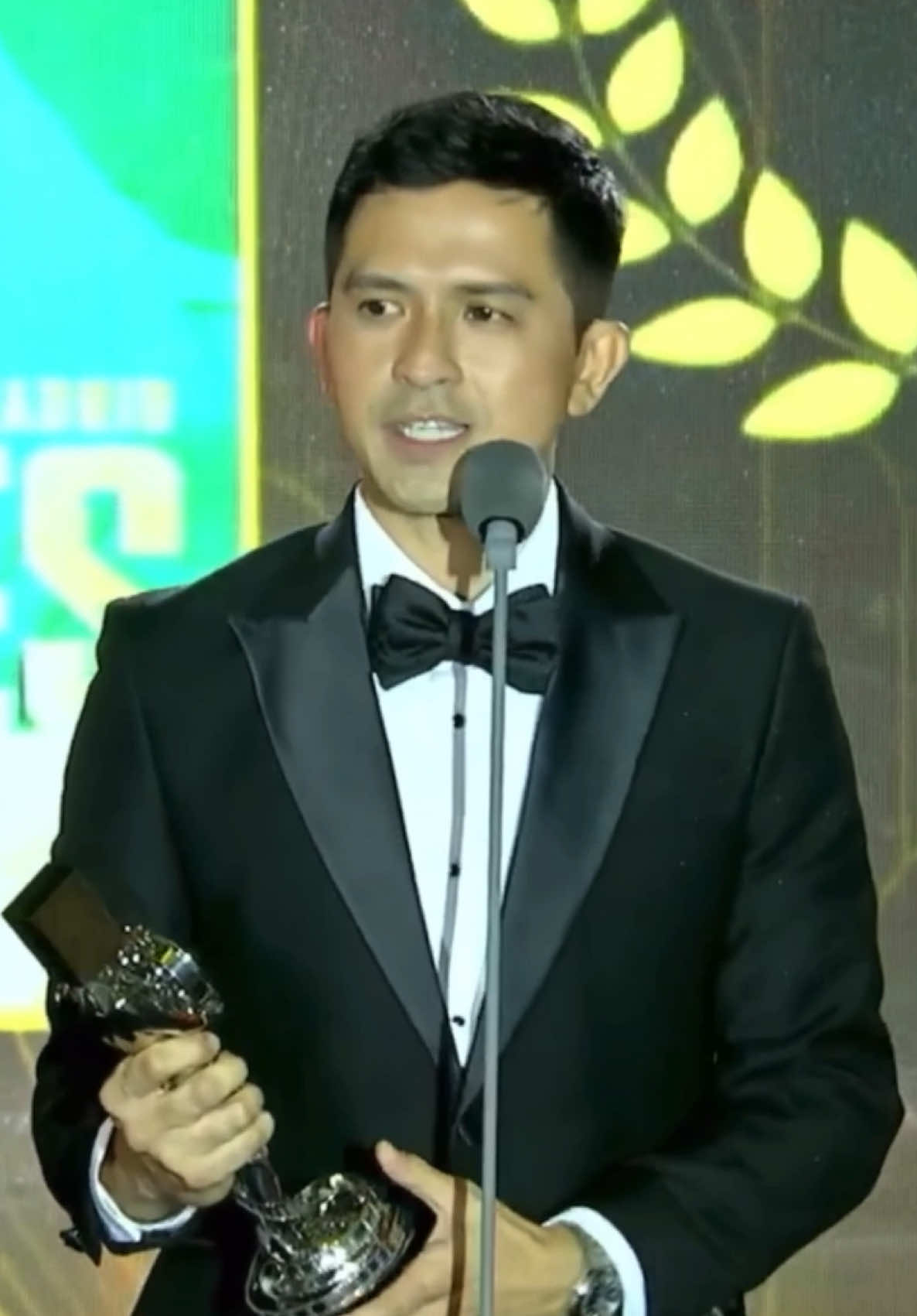 Dennis Trillo receives his Best Lead Actor trophy at the #MMFF50GabiNgParangal held at the Solaire Grand Ballroom. Dennis wins this acting award side-by-side with his Green Bones co-star Ruru Madrid who also takes home the Best Supporting Actor trophy. #GreenBones #MMFF50 