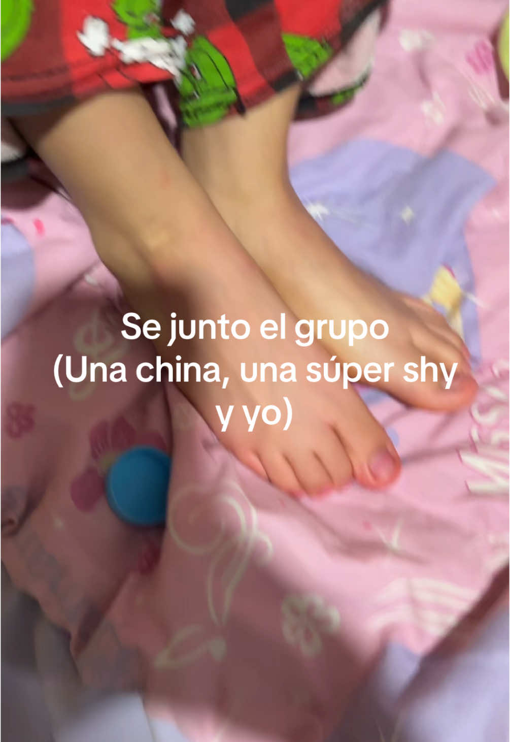 Una súper shy porque no quería mostrar su cara y le grabamos sus pies @óseo🌱 @✯valery #2025 #trend #primas 