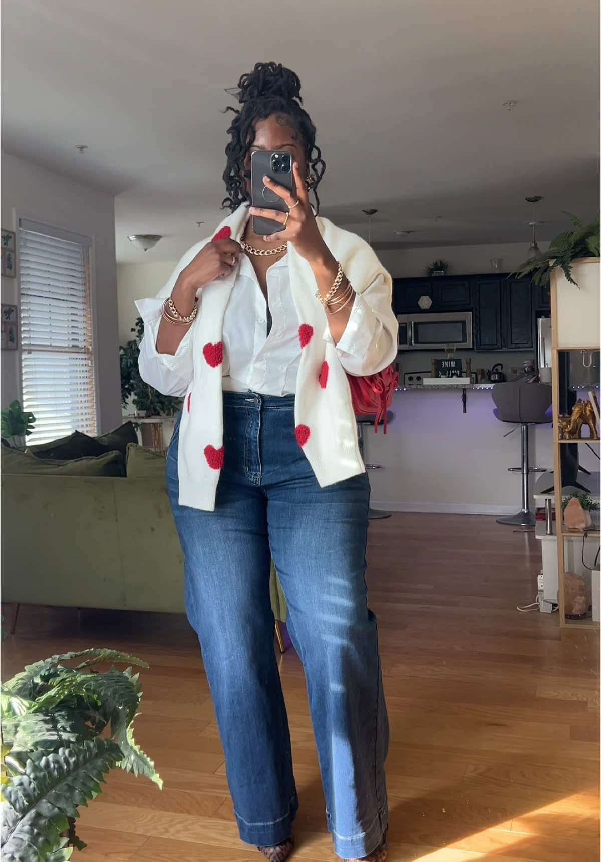 💋Cutesy Friday 💋 🔎Sweater: Temu  🔎Jeans: Fashionnova 🔎White Button Up: Shein  🔎Bag: Fashionnova  🔎Shoes: Fashionnova @FashionNovaCURVE @Temu @SHEIN  #Itgirl #styleinspo #inspo #blackgirltiktok #OOTD #grwm #fashiontiktok #outfitideas #blackgirlmagic #blackgirlfashion #styletips #thatgirl #foryoupage #fashioninfluencer #fashioninfluencers #fashionoutfitsblackgirl #tryonhaul #curvy #curvygirl 