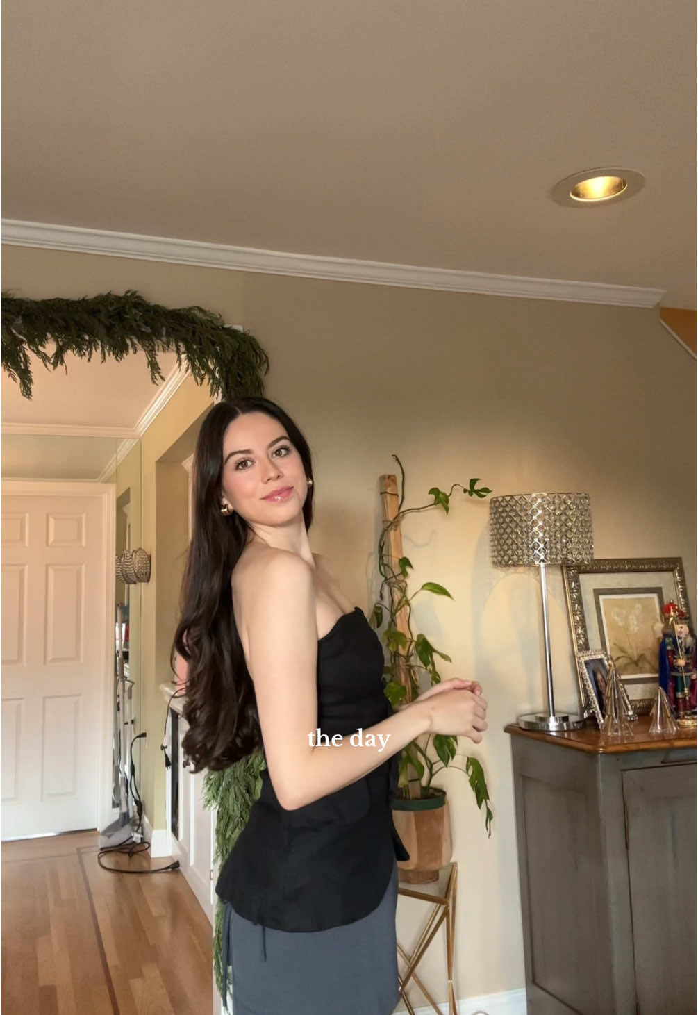 Run to @shopisalis they have the cutest clothes rn 🛍️🛍️  #sf #sanfrancisco #sftiktok #holidaycountdown #sftok #sfthingstodo #dandelionchocolate #sffoodie #sanfranciscofoodie #diml #sfdayinthelife #dayinmylife #clothinghaul #nutcrackerballet 