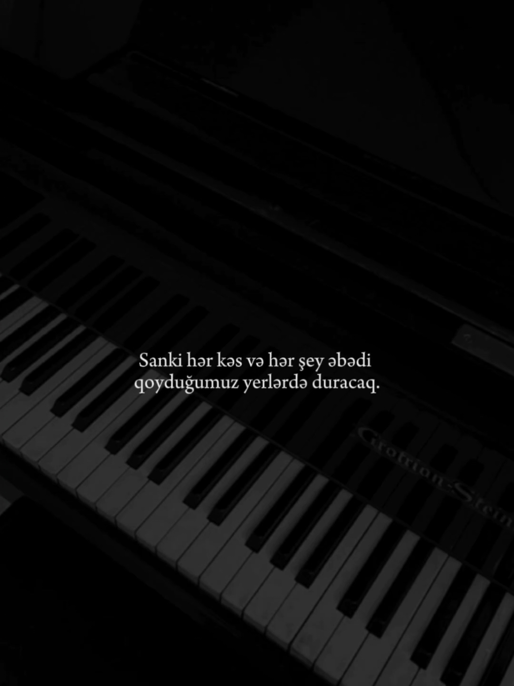 Son dəfə olur bəzi şeylər,kimsə anlamaz.Son dəfə keçilir bir yoldan.Son dəfə görülür bir üz.Son dəfə eşidilir bir səs və son dəfə sevilir biri..🖤🥀 