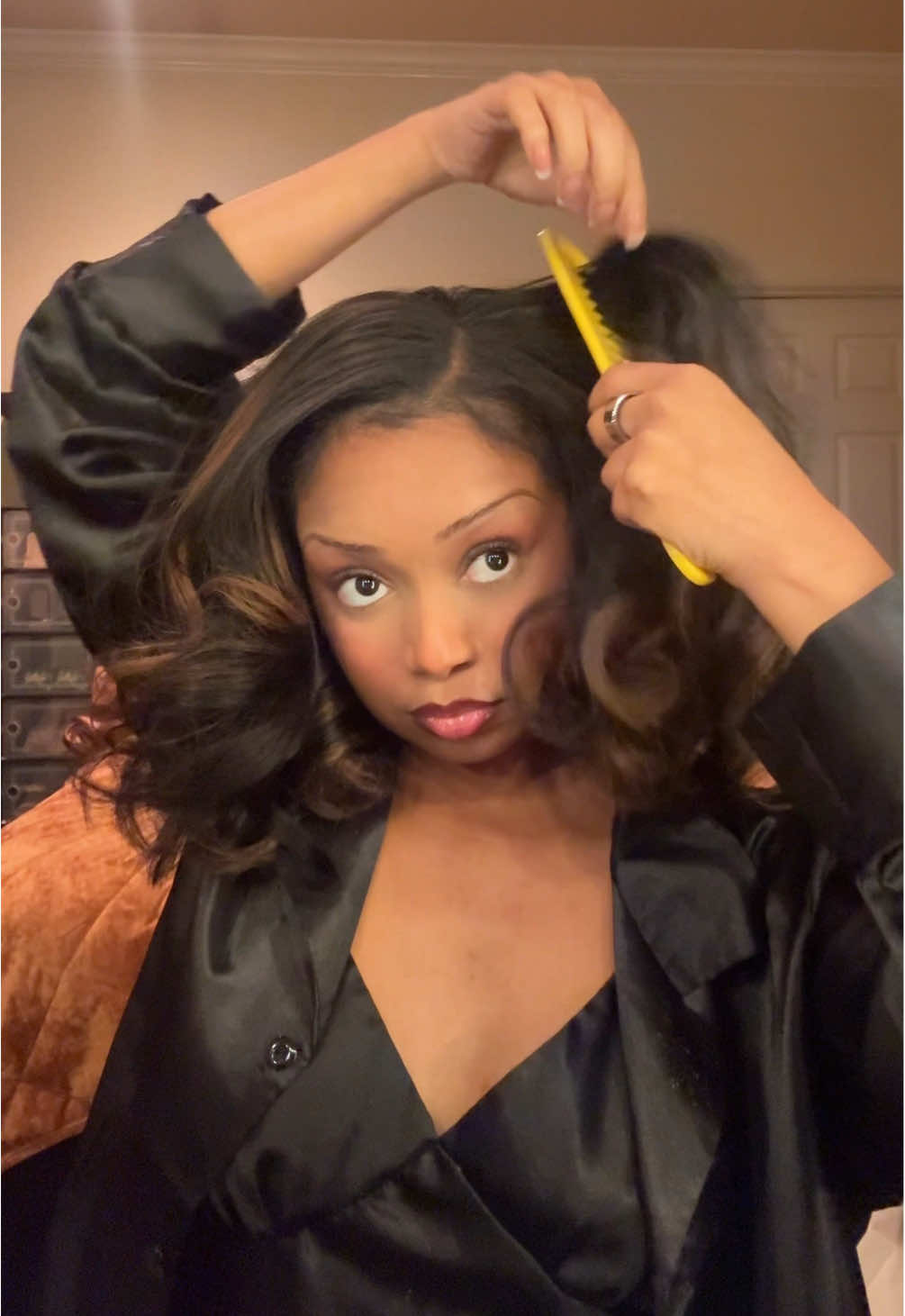 Flexi rods will always be the superior way to curl hair. I said what I said. 🤭 #flexirods #bighair #fluffybob #newyearnewaura #hairtutorial 