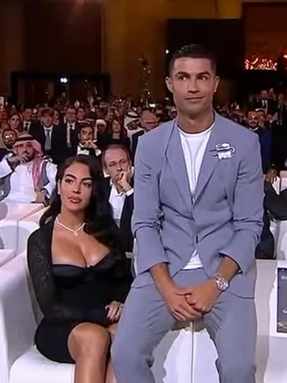 her reaction cristiano won the trophy🏆🏆😂😂 #fyp #cristianoronaldo #ronaldo #thebest #globesoccer #globesoccerawards #MentalHealth #reels #fypviralシ #edit #viral_video  #forupage #explore #legend #تصميمي #saudiarabia🇸🇦 