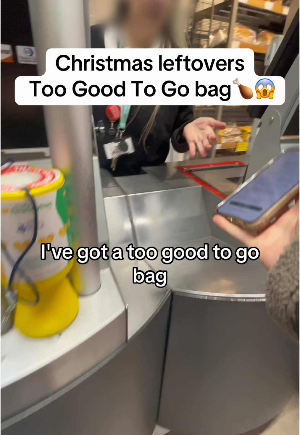 Christmas is definitely the best time to get a too good to go bag!! I can’t believe how much food we got!😱😱🤯🛍️ #toogoodtogo #toogoodtogoapp #toogoodtogouk #foodwaste #food #foodhaul #marksandspencer #marksandspencerfood #bargainshopping #cheapfood #savingmoney 