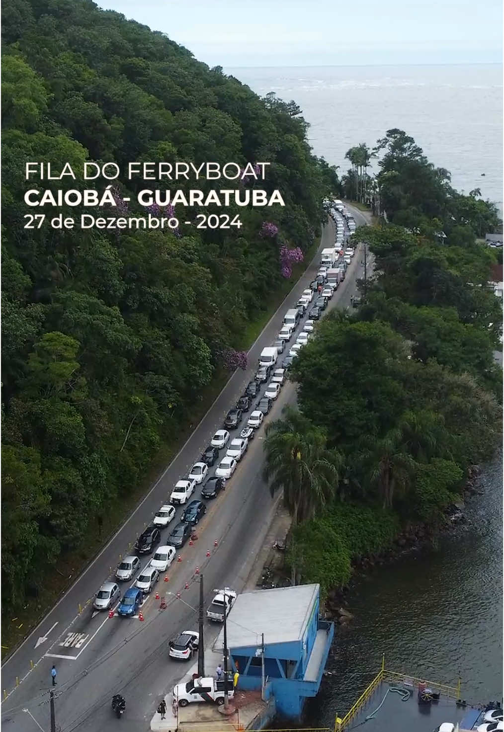 Veja como está a praia de Guaratuba neste dia 27 de dezembro. Ferryboat segue com média de 1h30 de espera no sentido Caiobá - Guaratuba. #guaratuba #verao2025 #verao #veraomaiorparana 