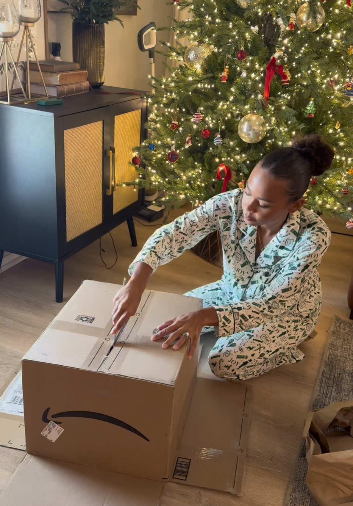 Hope everyone had a magical Christmas, and thanks to @Amazon for helping to create special moments with all of our deliveries!🎄 #ad Amazon removed all plastic air pillows from its delivery packaging from its global fulfillment centers, and replaced it with paper filler. We used the paper filler for some fun morning coloring and then I just tossed it in my recycling bin! Don’t forget to recycle your paper packaging this holiday season!
