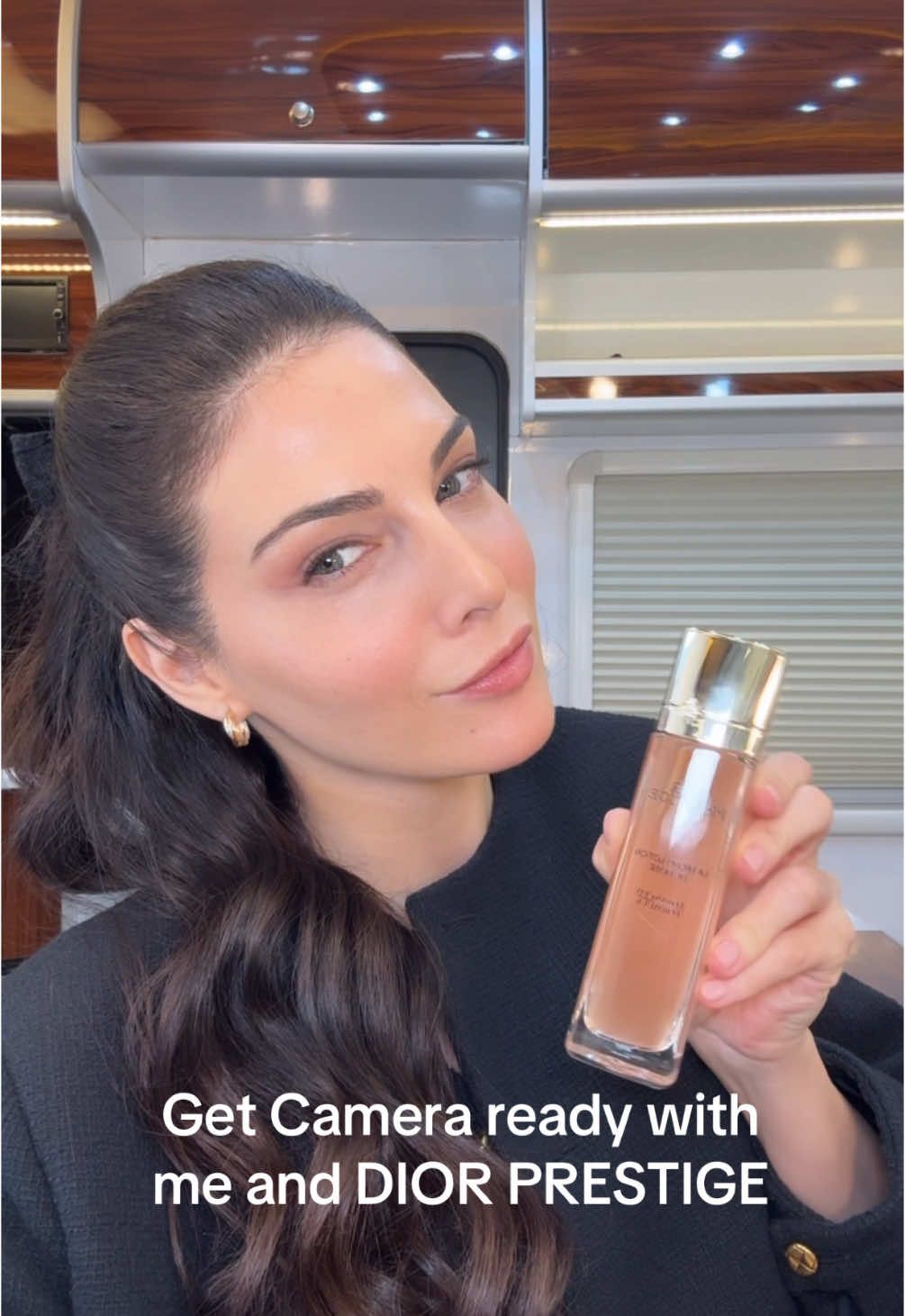 Get camera ready with me in 4 easy steps using the DIOR PRESTIGE MICRO-HUILE DE ROSE activated serum for a youthful plum skin. I’m readyyy for my closeup! 🎥  @diorbeauty #diorskincare #diorprestige #razanejammal #dior 