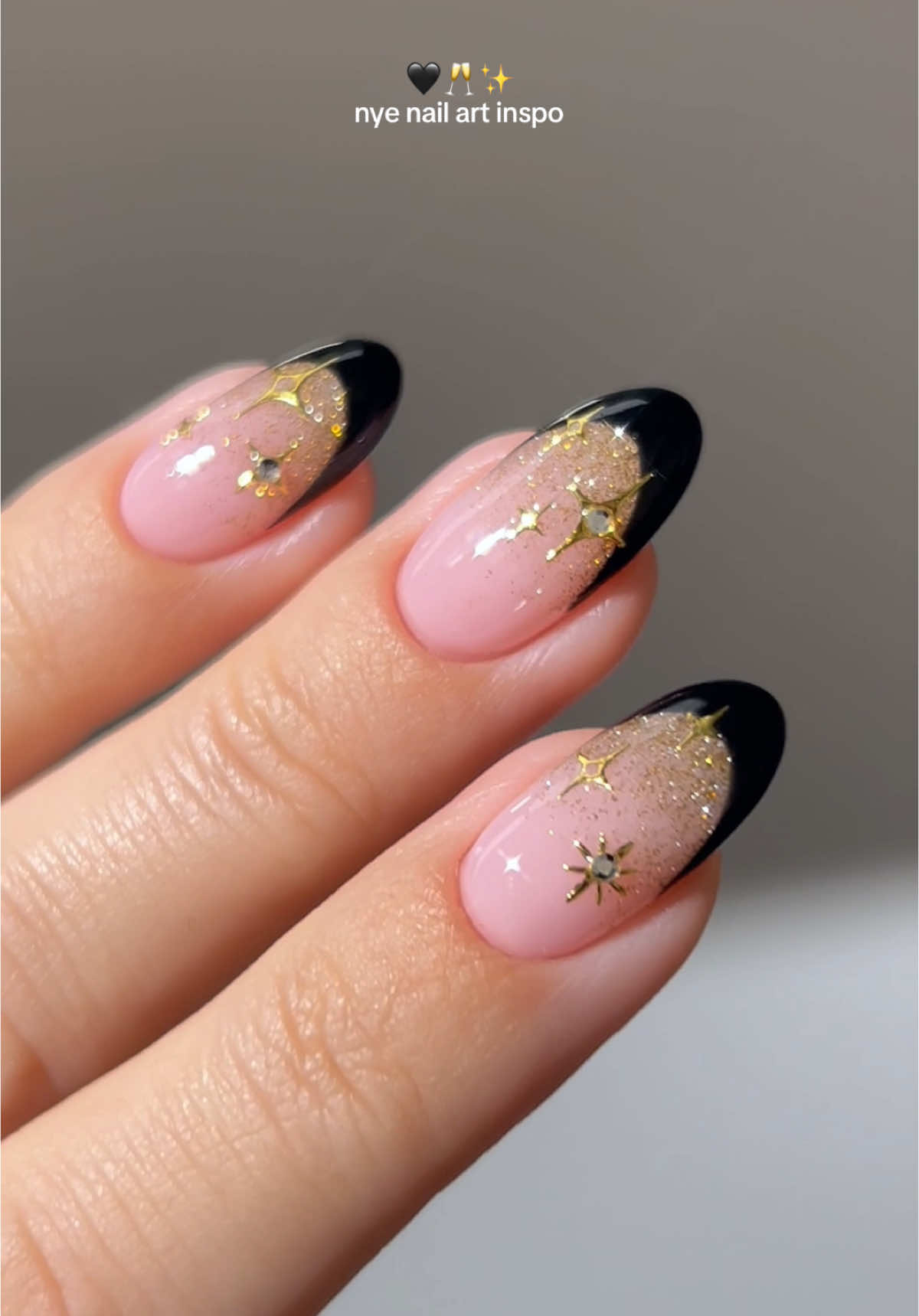 🖤✨ new year’s resolution: more shine, less stress 🥂 *all the products are linked on my amzn in the bio  ____ *affiliate #holidaynails #newyearsnails  #glitternails #gradientnails #ombrenails #blacknails #goldnails #nailtrends #nailinspo #nailtutorial  #trendingnails fyp