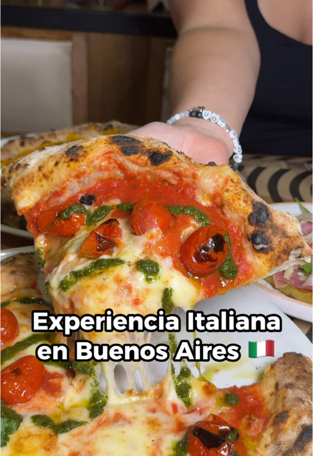 EXPERIENCIA ITALIANA EN BA 🇮🇹 👉🏻 Una parada obligada si estas yendo a la costa Il Circolo, con una propuesta increíble 💥 con especialidad en cocina italiana 🍕 y un ambiente muy canchero con hasta juegos para los mas chicos 🧩 SORTEO EN IG! Que te recomiendo? ✖️Muzzarelitas ($13.900) y Burrata ($12.500) somos fans del queso, se nota? 😌 ✖️Pizzas Napoletanas, mi fav fue la Pomodorini ($16.500) con Pesto y tomates confitados 😍 ✖️ Sorrentinos de Bondiola ($16.500) platazo, lo rellenos que venían 🤯 ✖️ Flan ($4.000) y Volcán con Helado ($8.800) top postres, gozaaamos 🌟 ✨ Realmente un lugarazo que tienen que conocer! Están abiertos de 7:30 hasta la 1am! Se come riquisimo y posta no hay mejor parada que esta si están por la zona! Pueden reservar hablando por wpp ( +54 9 11 6426-7814 ) Contame si conocías y comenta con quien tenes que venir! 📍 Ruta provincial 58 y 16 Canning, Buenos Aires #italia #pizza #pasta #italian #italy #bsas #argentina #canning #pastas #sorrentinos #pizzas #fyp #foryou #burrata #viajeros #viaje #viajealacosta #ezeiza #zonasur #shell