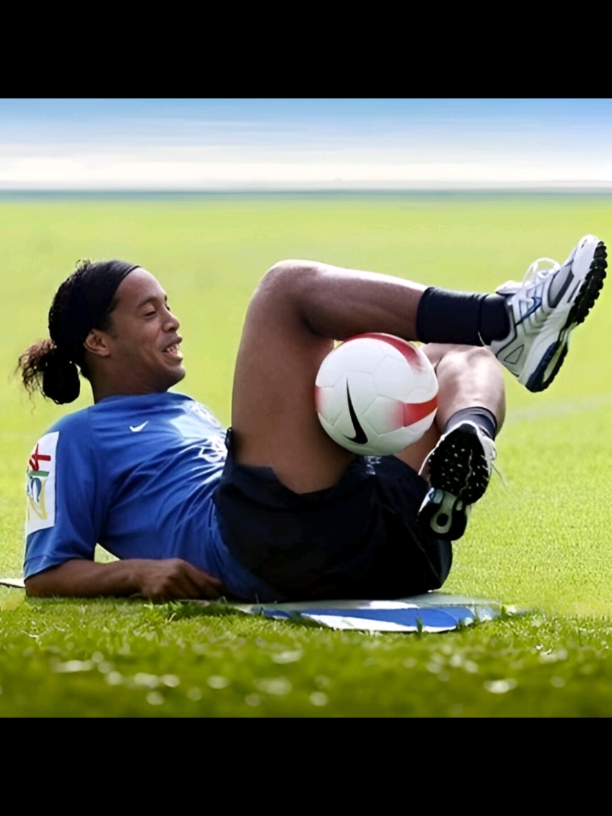 Ronaldinho Freestyle Skills in Training