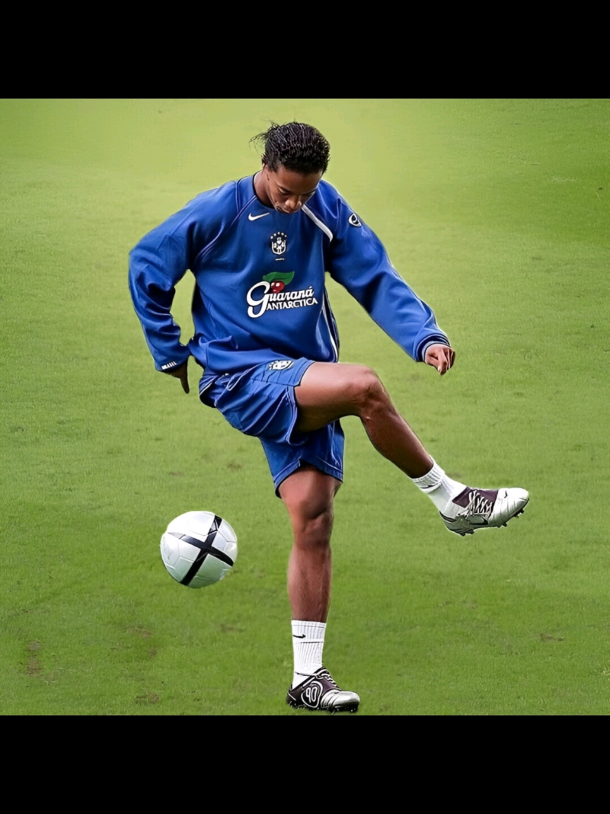 Ronaldinho Freestyle Skills in Training