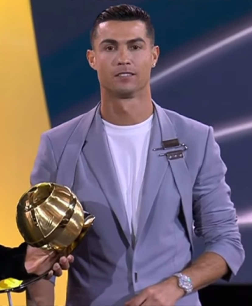 Cristiano Ronaldo wins the Best Middle East plaver 2024 at the Globe Soccer Awards 🙌🏼 #cristianoronaldo #ballondor2024 #globesoccer #awards #fyp #viral 