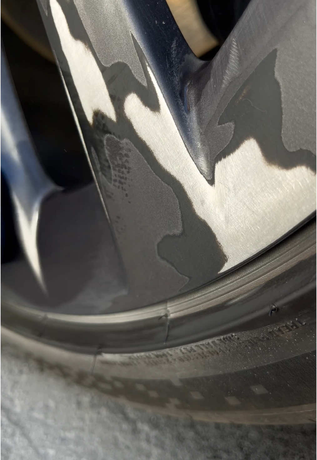 Scratch repair on a Tesla rim