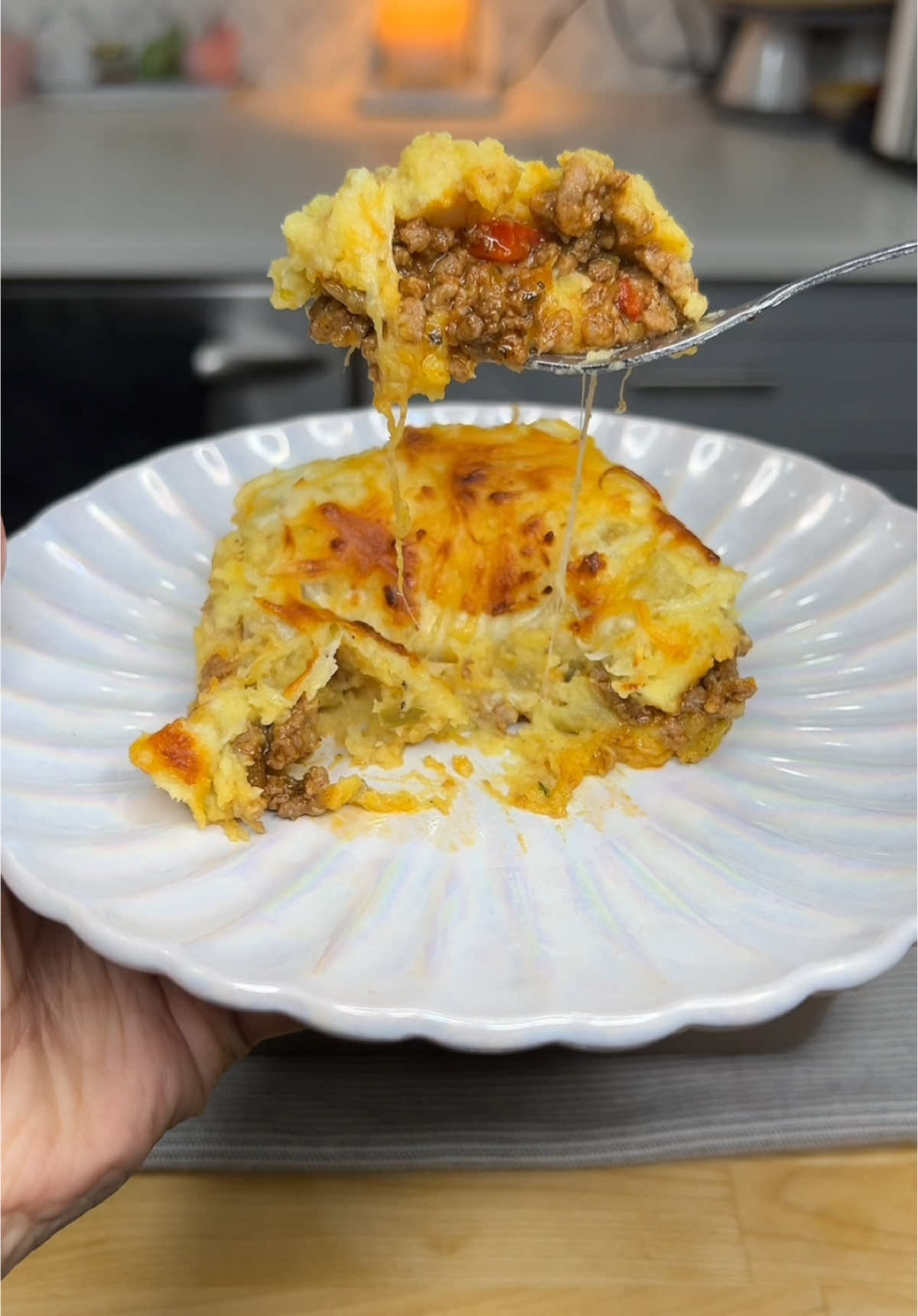 What are you cooking today? If you don’t know what to cook then you should make Dominican style pastelon de plátano maduro with beef and lots of cheese. It’s basically a plantain lasagna 😍   #pastelon #pastelondeplatanomaduro #dominicanfood #dominicana #comidadominicana #puertoricanfood 