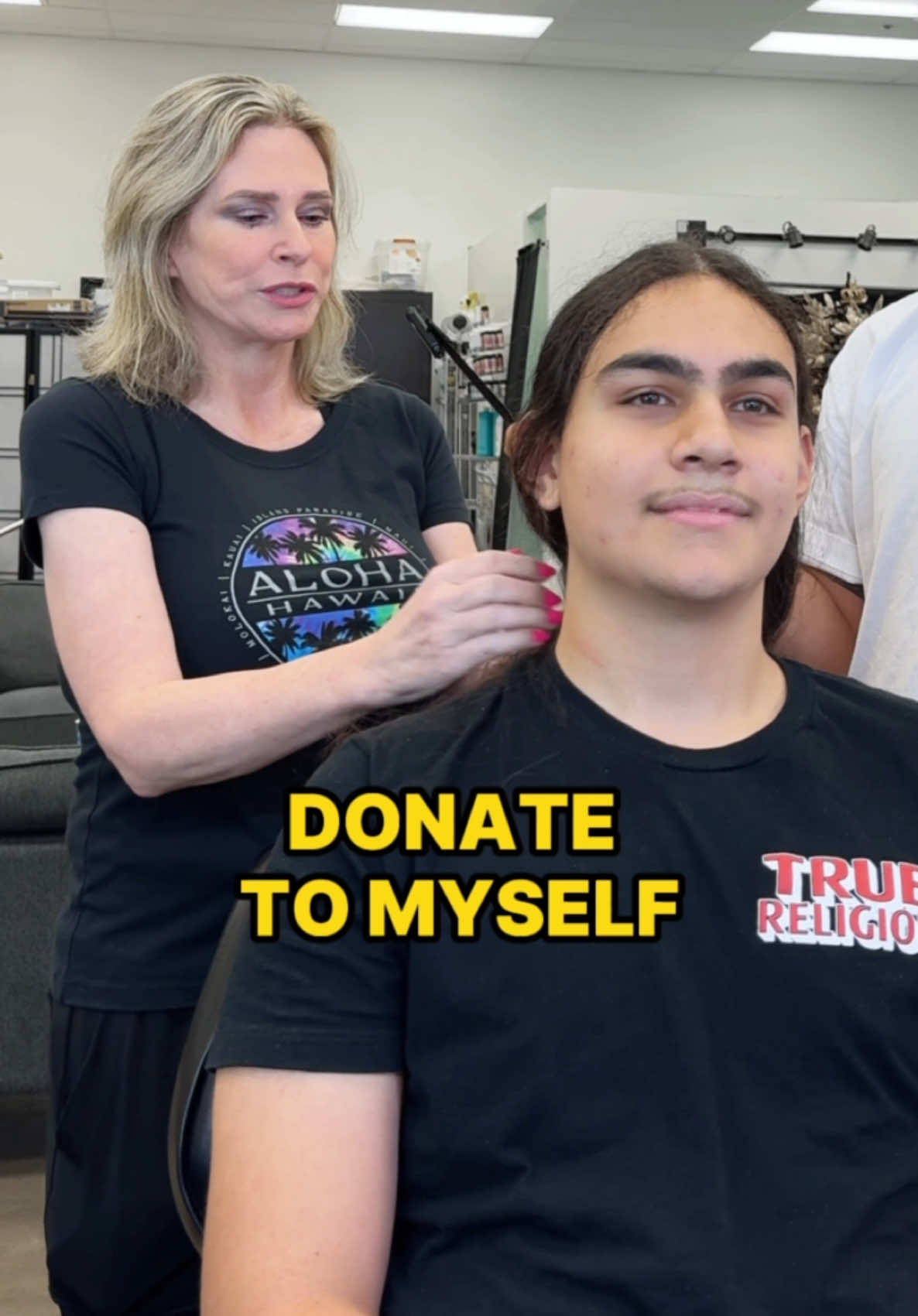 Do you prefer that he keeps his long hair or cuts it? 🤔 He hasn't cut his hair in a couple of years, but he finally took a trip to Hawaii for a hair transformation. I recommend a middle part with a brushed-back style and a mid taper so he can try something new. His mom and dad really love his new look. #transformation #hairtransformation #barber #hawaiibarber #hairstyle #cambarber #menshairstyle 