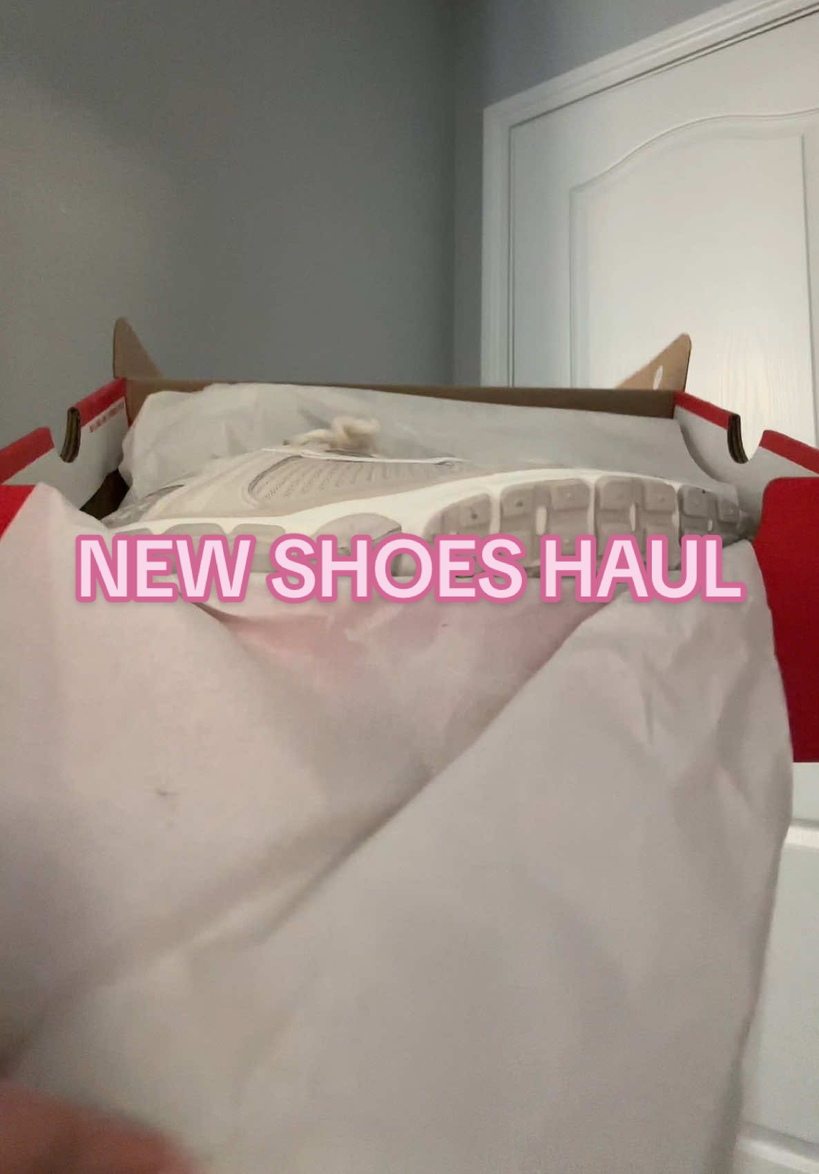 #hauls #foryourpage #shoes #tryon #vomeros #vomero5 LOVEEE 😚😚🙂‍↕️ur sign to buy them