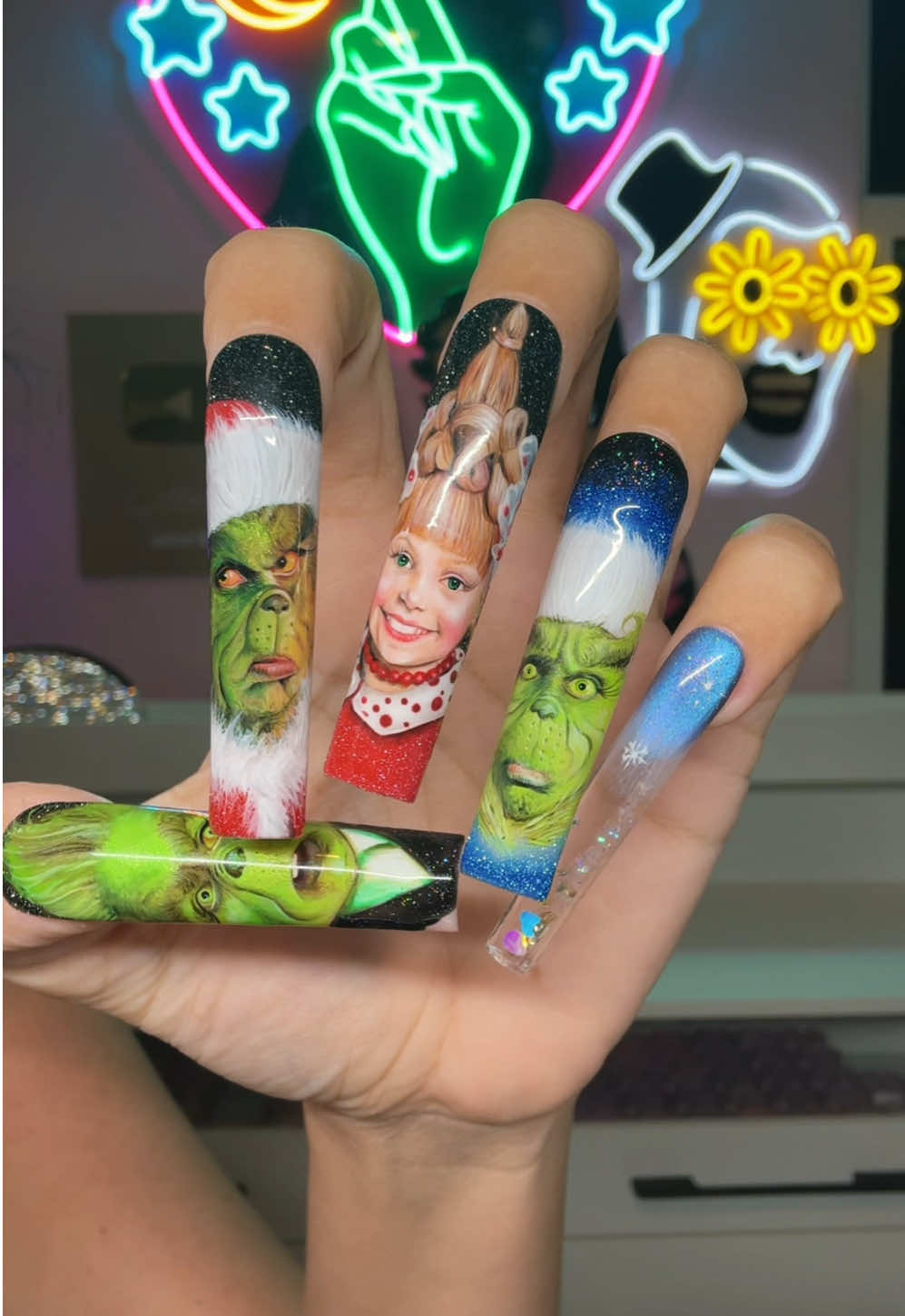 I love this trend😜💚 hand painted took about 16 hours🥵 #nails #nailtransition #grinchnails💚 #transition #nailzbydev