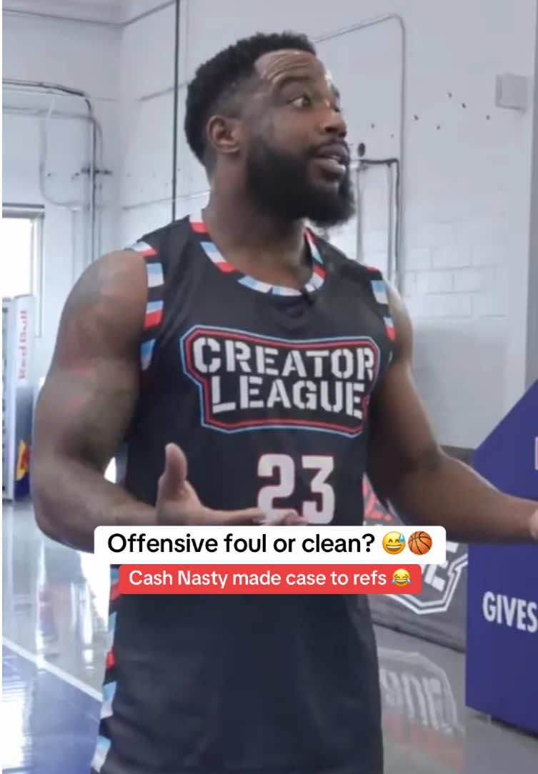 Foul on Cash Nasty or did Julian Newman sell it? 🏀🍿 @Creator League #juliannewman #cashnasty #creatorleague #basketball 
