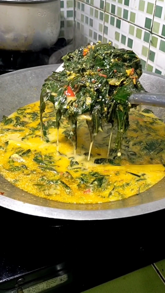 masak gulai daun singkong rumahan enak banget #masak #food #menusederhana #foodtiktok #masakan #resepsimple #fyp #caramasak #masakanindonesia #resep 