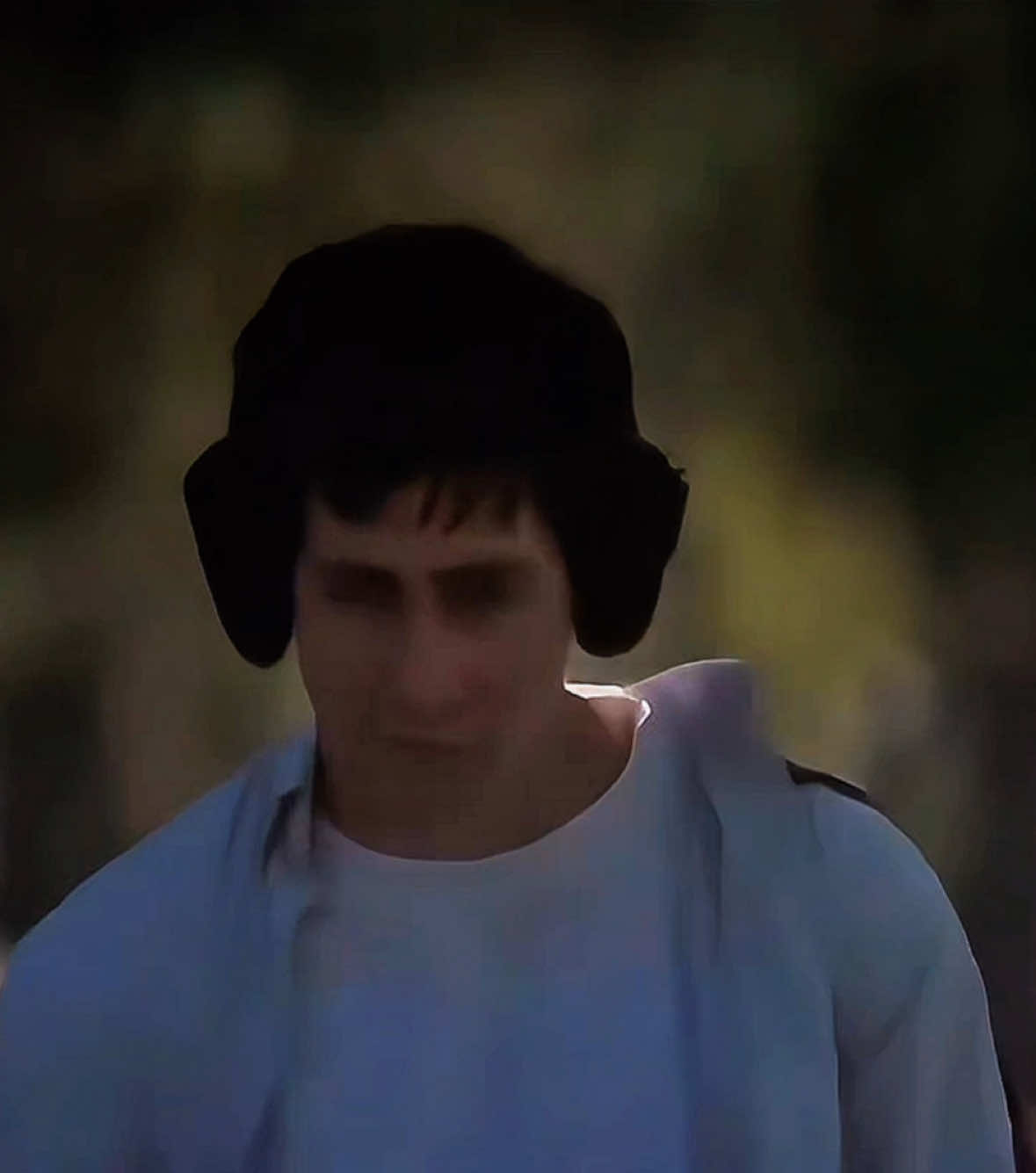 When he walks home wearing her earmuffs🙁 || #donniedarko #donniedarkoedit #jakegyllenhaal #cheritachen 