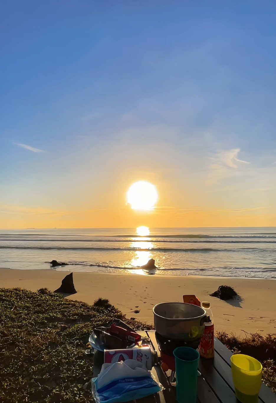 Weekend 🌊🌴🌅 #sulawesitenggara #fyp #berandatiktok #fypage #pantaivibes #healing #pesonaindonesia #kendarisulawesitenggara #kotakendari #pudonggala #konaweutara #story #trend #sunrise #sunriseview 