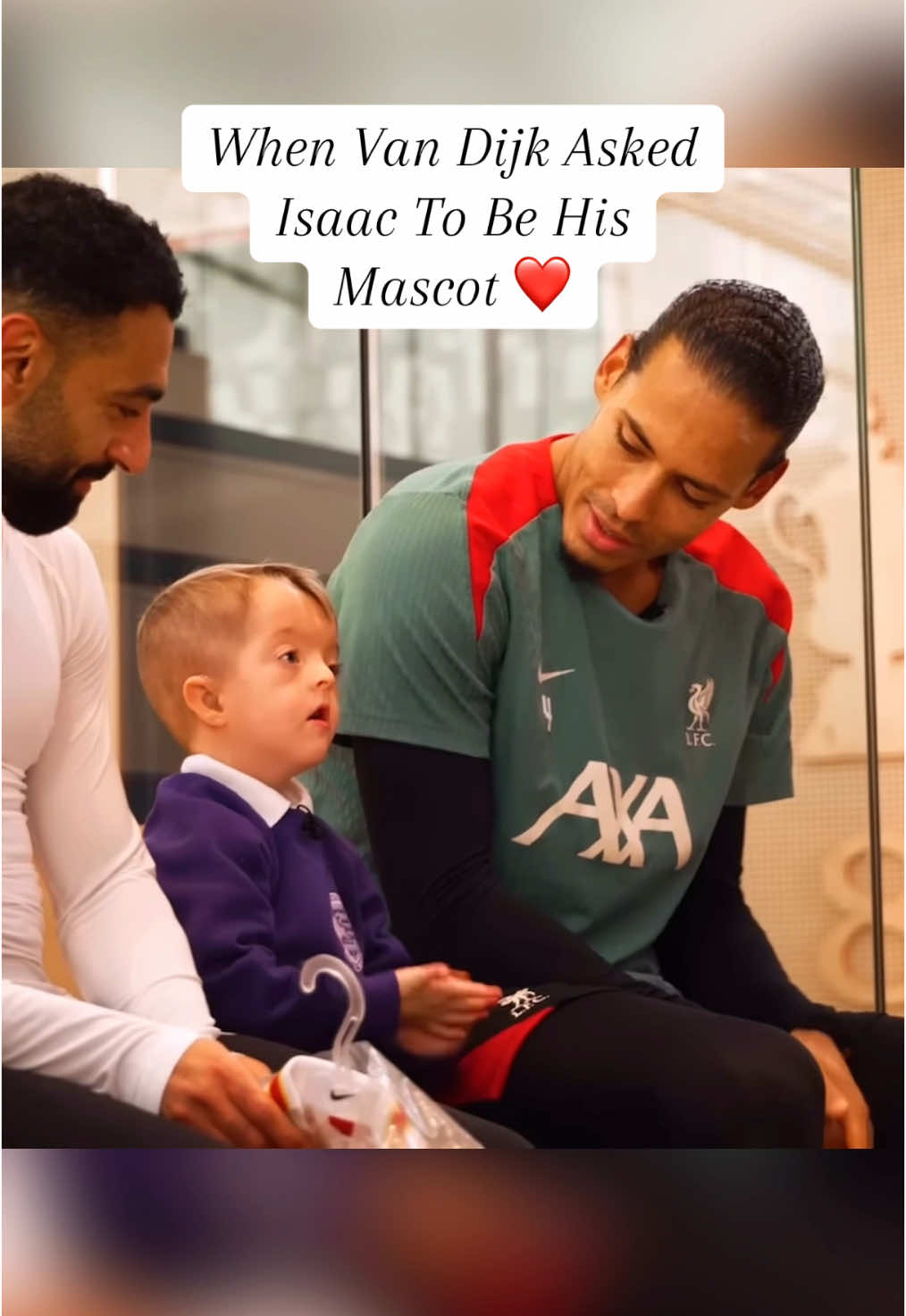 Van Dijk & Isaac 🥰 #vandijk #isaac #liverpool #mascot #humble #respect #salah #jones #redmen #christmas #scouse 