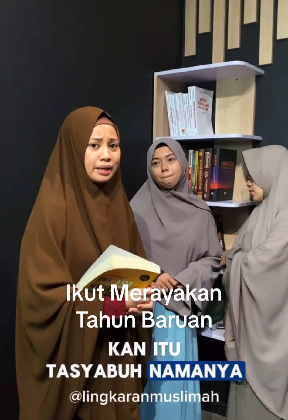 Hati-hati dengan aktivitas-aktivitas yang dianggap lumrah/sepele namun sebenarnya bisa mencederai Aqidah! #tahunbaru #tahunbaruan #bakarbakar #akhirtahun #perayaan #fyp #viral #tasyabbuh 