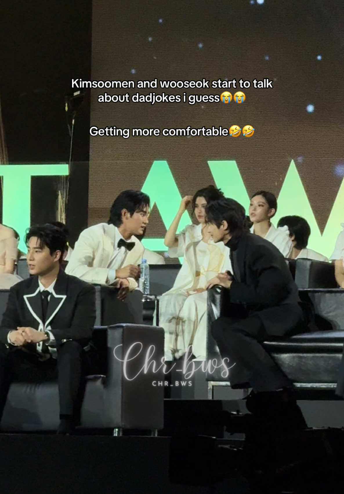 Ahjussi mode starts 🤣🤣 #byeonwooseok #kimsoohyun #kimsoomen #asiaartistawards2024 #fyp #fancam #funny