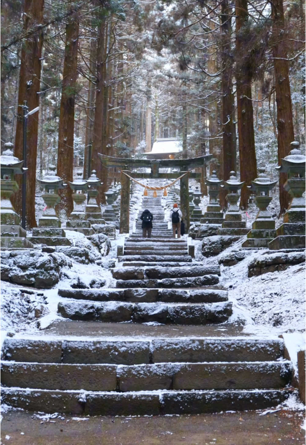 鬼滅の刃の世界 雪が積もる上色見熊野座神社が美しかった❄️ #JAPAN #日本 #九州 #熊本 #阿蘇 #上色見熊野座神社 #絶景 #冬 #雪 #神社 #おすすめ