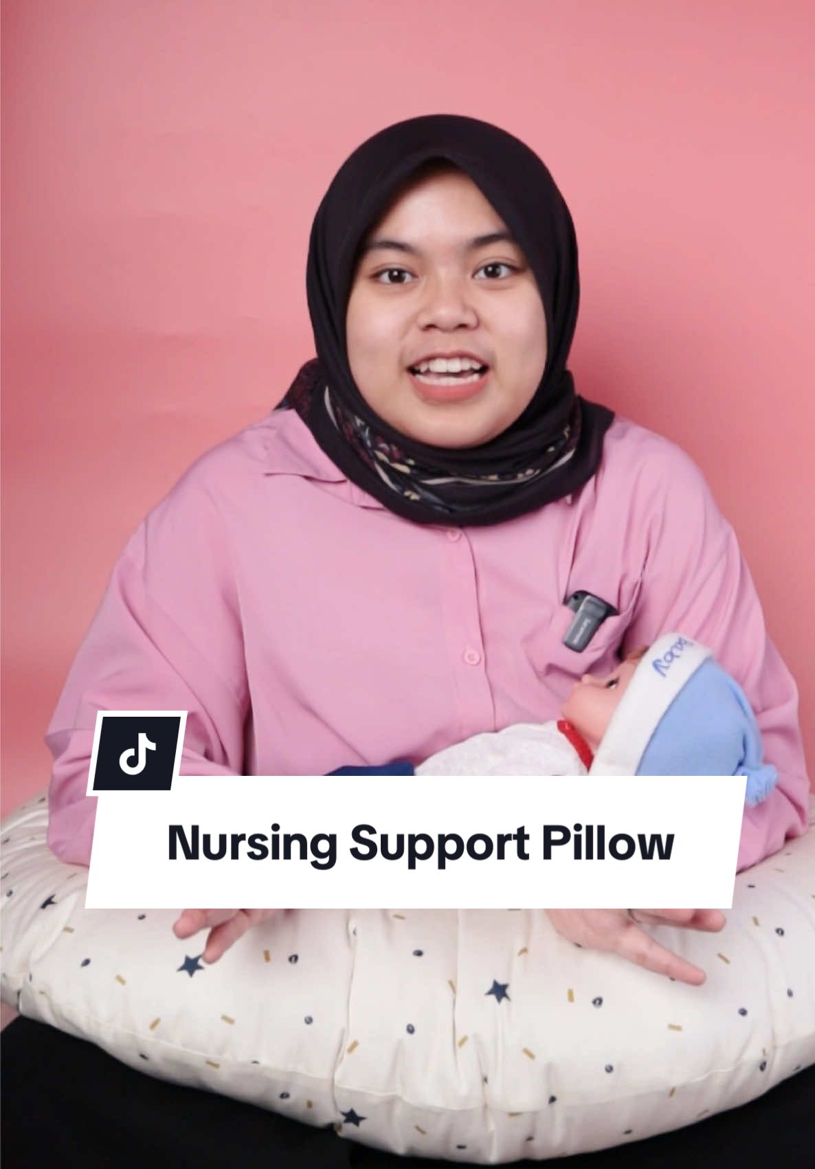 Traveling with a baby?  Make nursing easier with the Shapee Nursing Support Pillow!  Lightweight, comfy, and hypoallergenic—perfect for on-the-go moms. Pack it and thank us later! 💼👶  #nursingpillow #momsessentials #comfortable #breastfeedingmom #yearendsale #travelwithbaby 