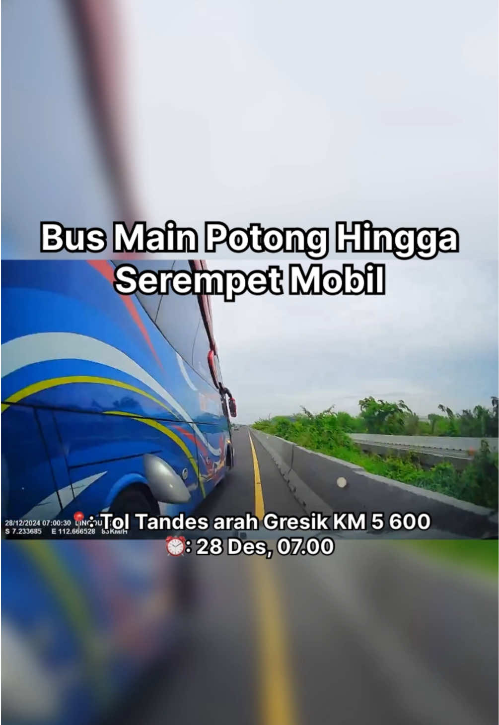 Bus Surabaya Main Potong Hingga Serempet Mobil 🫣 Terpantau pagi ini di Tol Tandes arah Gresik, KM 5 600 ada Bus Jaya Utama dengan Plat L (tidak jelas plat lengkapnya) menyerempet mobil yang sedang melaju di jalur kanan untuk mendahului Bus, tiba tiba langsung memotong jalur kanan & menyerempet korban. Berdasarkan pengakuan Korban, Bus langsung kabur keluar tol.😭 🎥: ayangwdd #infosurabaya #surabaya #busjayautama 