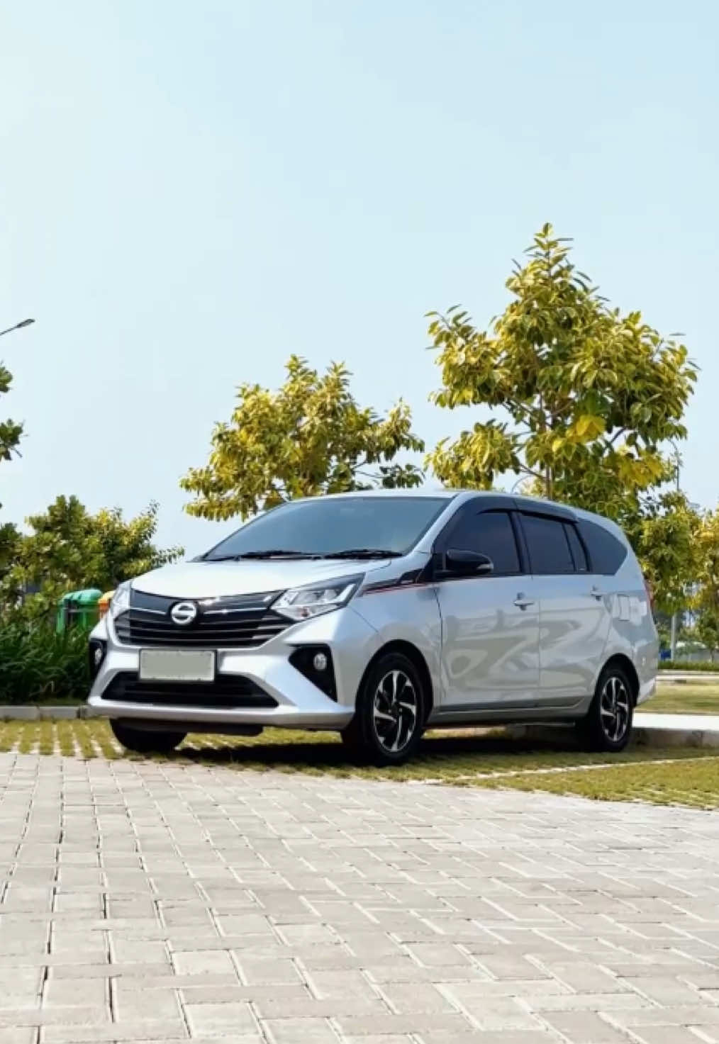 Bawa setiap mimpi indah dalam perjalanan bersama New Astra Daihatsu Sigra. Desain stylish dan elegan berpadu dengan kenyamanan MPV 7-seater, menjadikan setiap momen berkendara lebih nyaman dan berkesan. #DaihatsuSahabatku #sigra